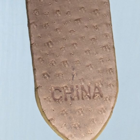 Gold Lined Leather Textured Belt 44", gold tone buckle vintage - Picture 4 of 6